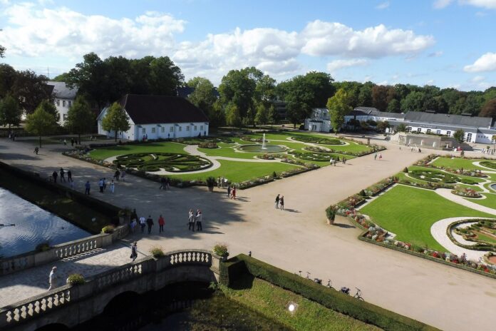 Schloss Neuhaus - Schlossgarten