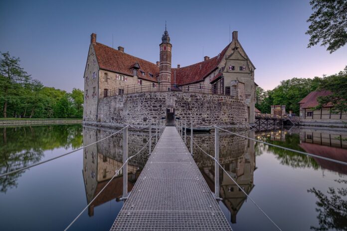 Museum: Burg Vischering nach Sonnenuntergang